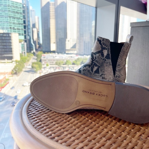 Lucky Brand Haylia Western Snake Print Round Toe Ankle Boots Size 8.5 - Picture 3 of 4